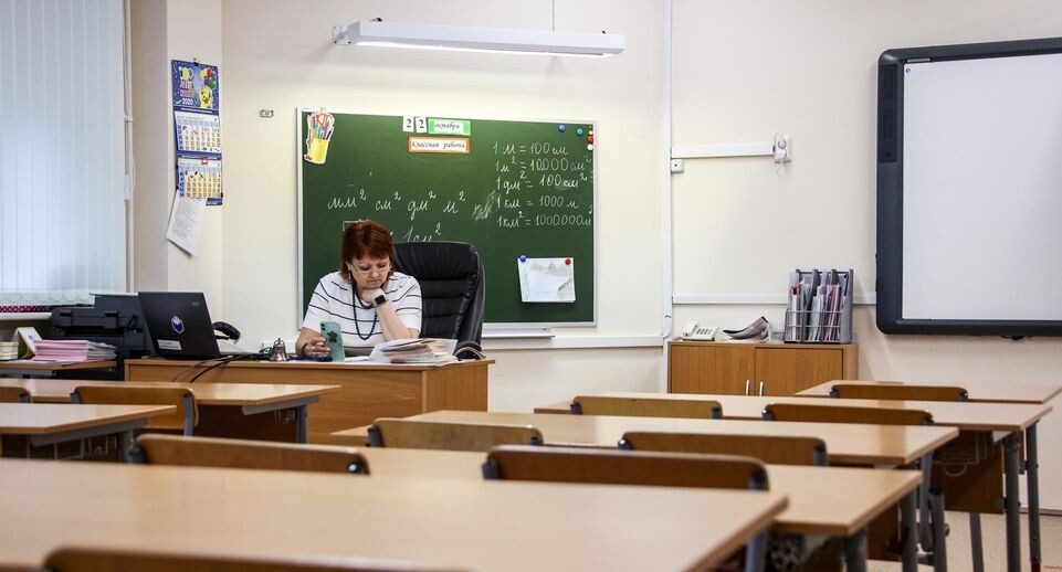 Preview Putin Highlights Modest Teacher Salaries in Belgorod