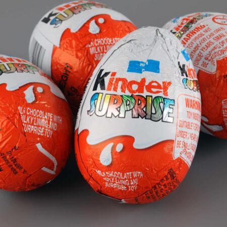 Lawyer Sues “Magnit” for Wrong Kinder Surprises, Wins Over 8,500 Rubles
