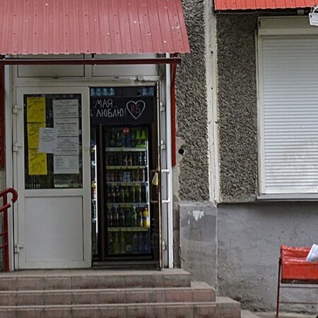 Депутаты СР предложили убрать алкомаркеты с первых этажей жилых домов