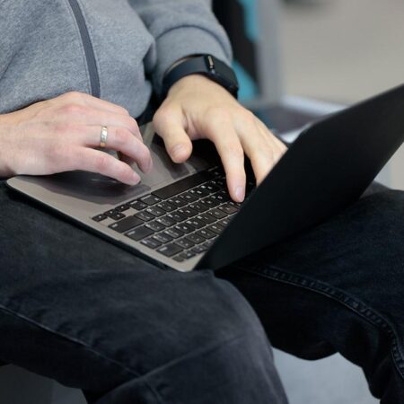 Fraudsters Exploit Google Meet to Deceive Russians