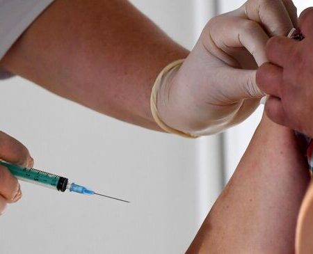 Роспотребнадзор: Вакцина от гриппа не защищает от нового штамма COVID-19 “Стратус”