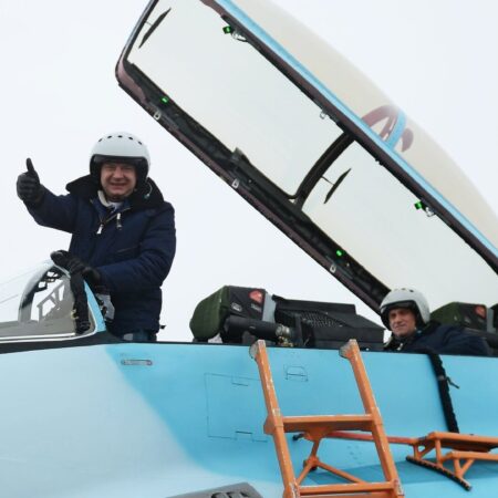 Средняя пенсия летчиков-испытателей в России выросла до 165 тысяч рублей в месяц