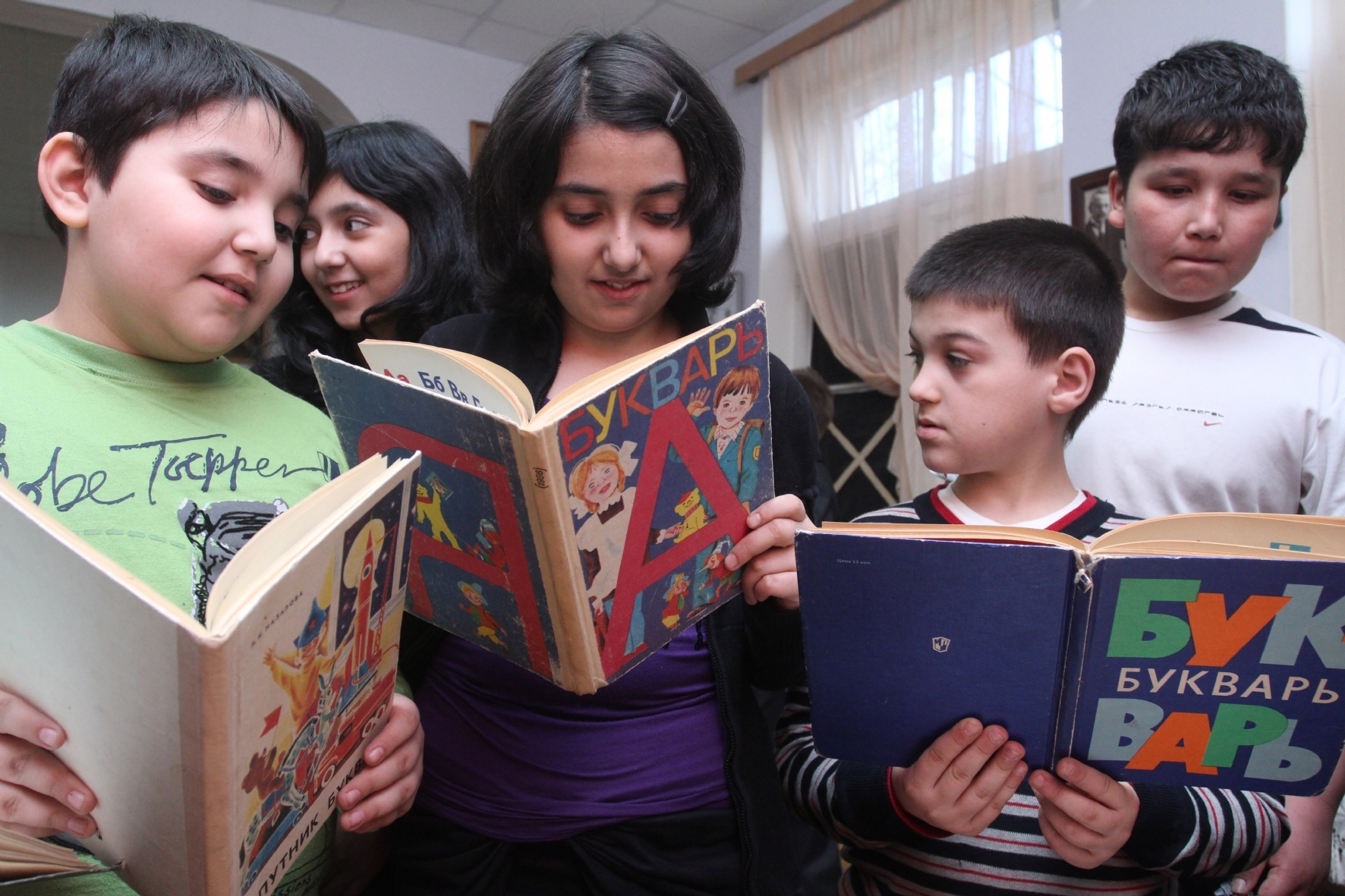 Preview Половина детей мигрантов в Петербурге не справились с тестом по русскому языку для школы