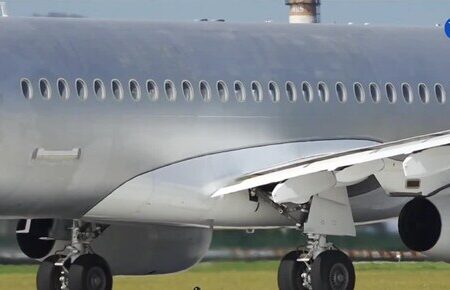 Импортозамещенный лайнер SJ-100 совершил дебютный полет