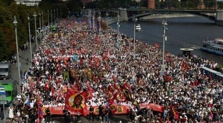 Грандиозный общемосковский крестный ход завершился у стен Новодевичьего монастыря