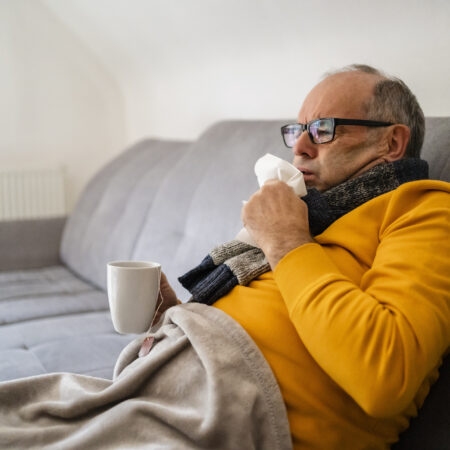 Раскрыта опасность популярного вируса для пожилых: Новые данные