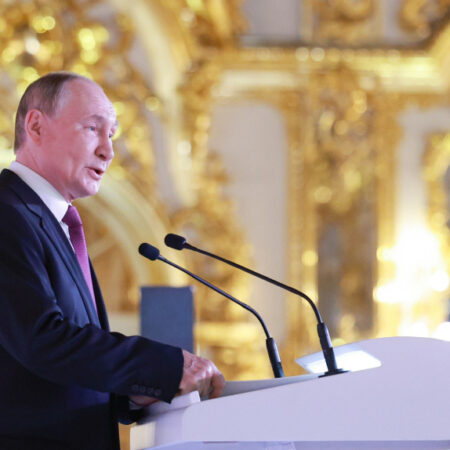 Путин: Россия Рада Принимать Культурных Деятелей со Всего Мира