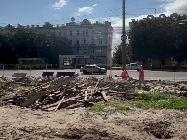 Preview Хинштейн раскритиковал подрядчика за задержку ремонта школы и площади в Курске