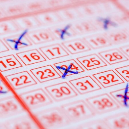 Исследование: россияне стали чаще играть в лотереи, но экономнее