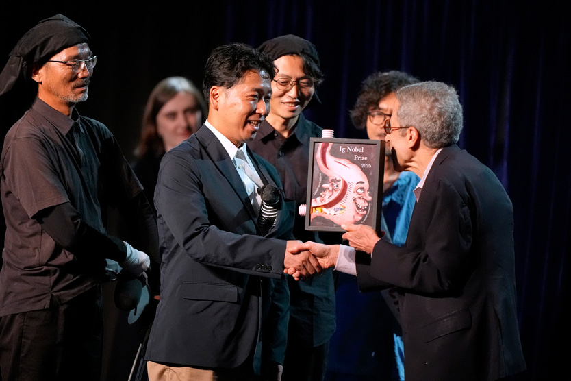 Preview Ig Nobel Prize 2025: Teflon Diet and Zebra-Cows Among Winners