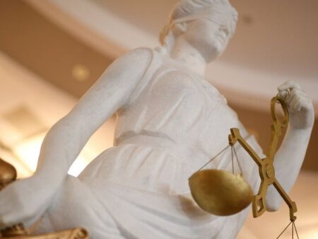 Юрист Браун: создателям стикерпаков, дискредитирующих ВС, грозит до 7 лет тюрьмы