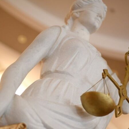 Юрист Браун: создателям стикерпаков, дискредитирующих ВС, грозит до 7 лет тюрьмы