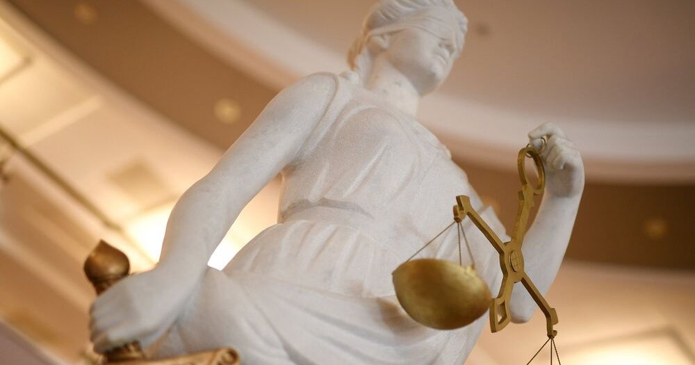 Preview Юрист Браун: создателям стикерпаков, дискредитирующих ВС, грозит до 7 лет тюрьмы