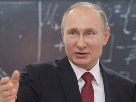 Putin Notes Surging Demand for Vocational Professions in Russia