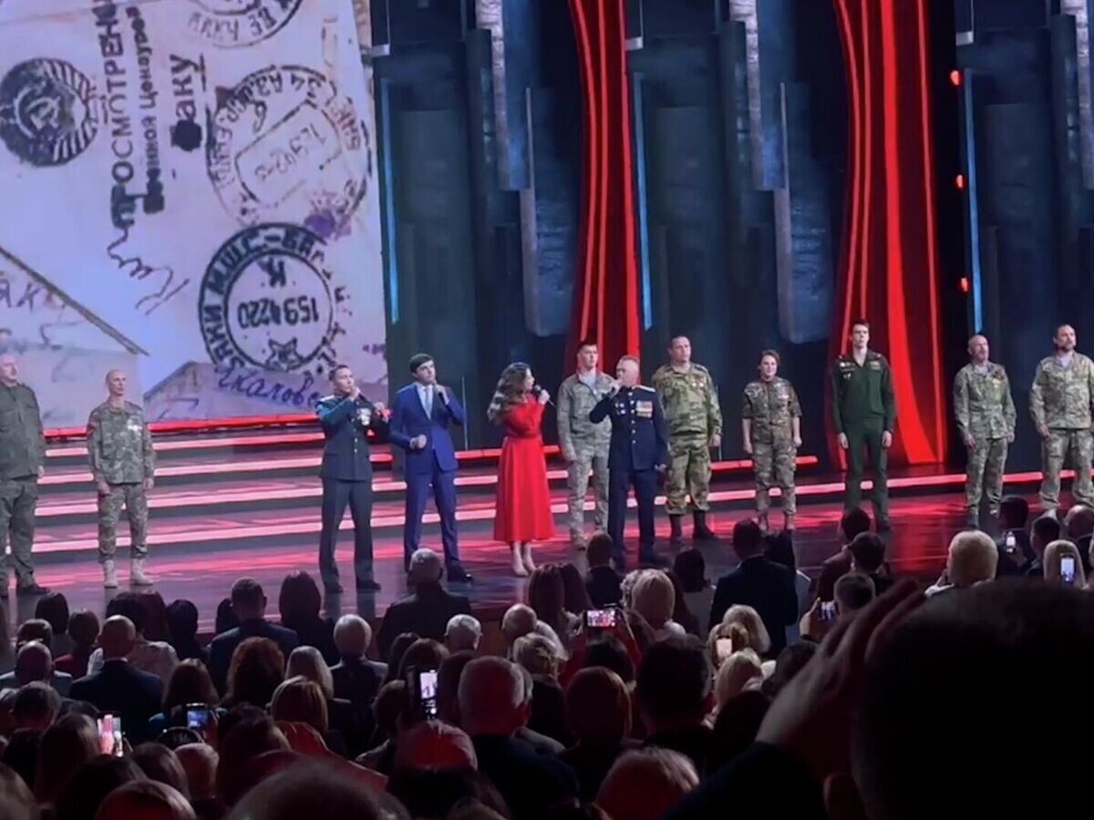 Preview Сергей Кравцов исполнил военную песню с педагогами — участниками СВО