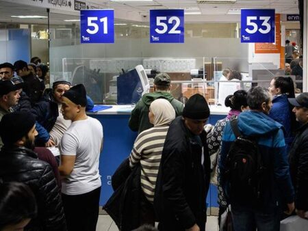 Россия значительно сокращает квоты на временное проживание для иностранцев