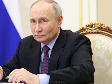 Песков: Путин встретится с бойцами, подарившими “чудотворные” иконы, когда позволит график