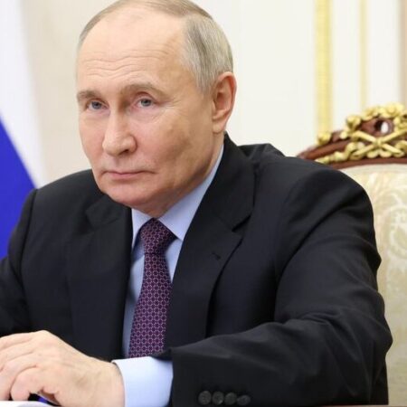 Песков: Путин встретится с бойцами, подарившими “чудотворные” иконы, когда позволит график