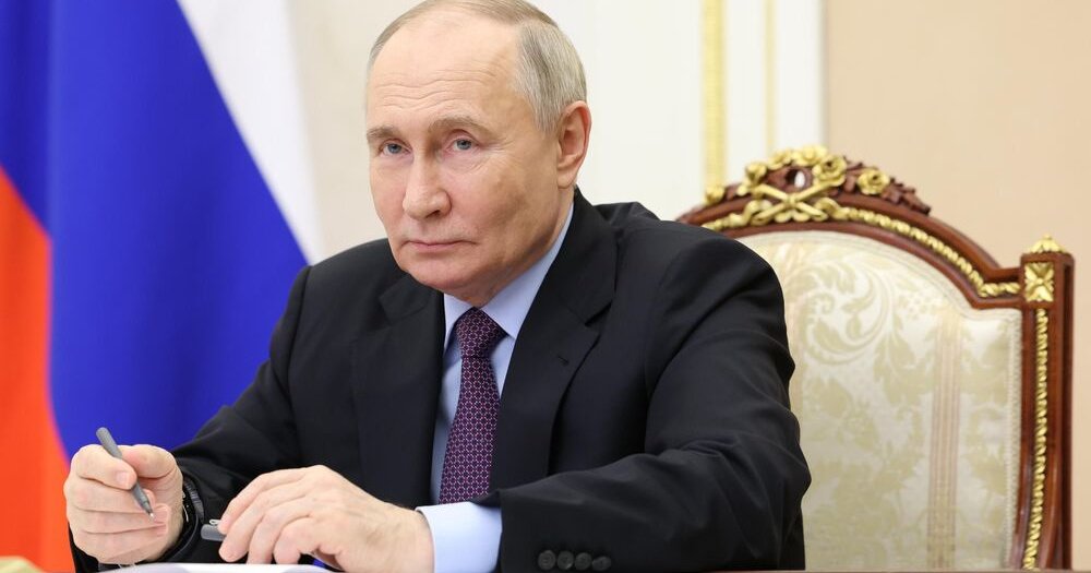 Preview Песков: Путин встретится с бойцами, подарившими “чудотворные” иконы, когда позволит график