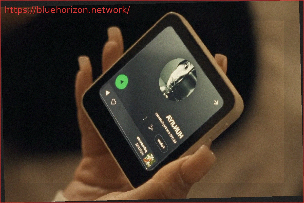 Preview Meadow: The Square Phone for a Distraction-Free Experience