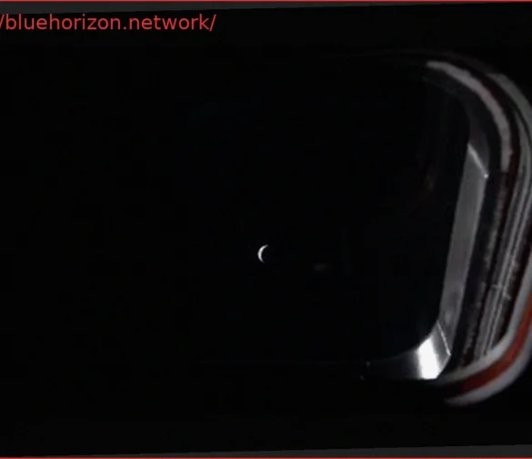 Artemis II: Впечатляющий Снимок Земли из Глубокого Космоса