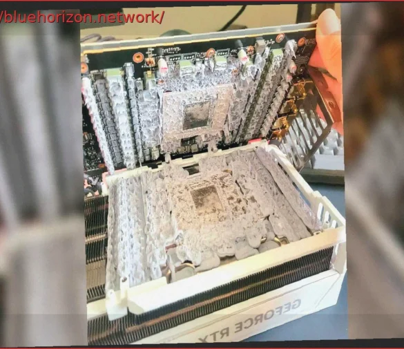 Va a hacer el mantenimiento de su AORUS GeForce RTX 5090 y se encuentra que está bañada en pasta térmica